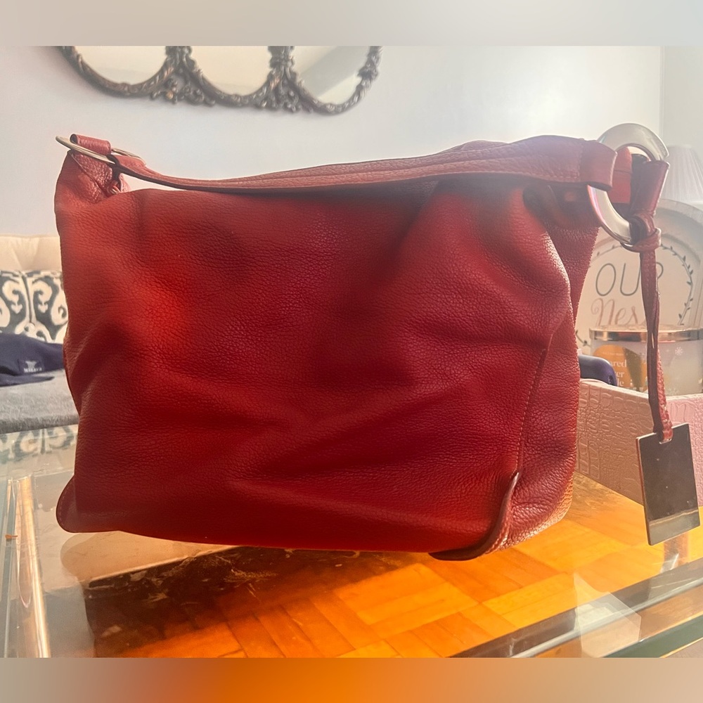 Vintage FURLA Red Pebble Leather. In great condition. Large with silver hardware - Picture 2 of 15
